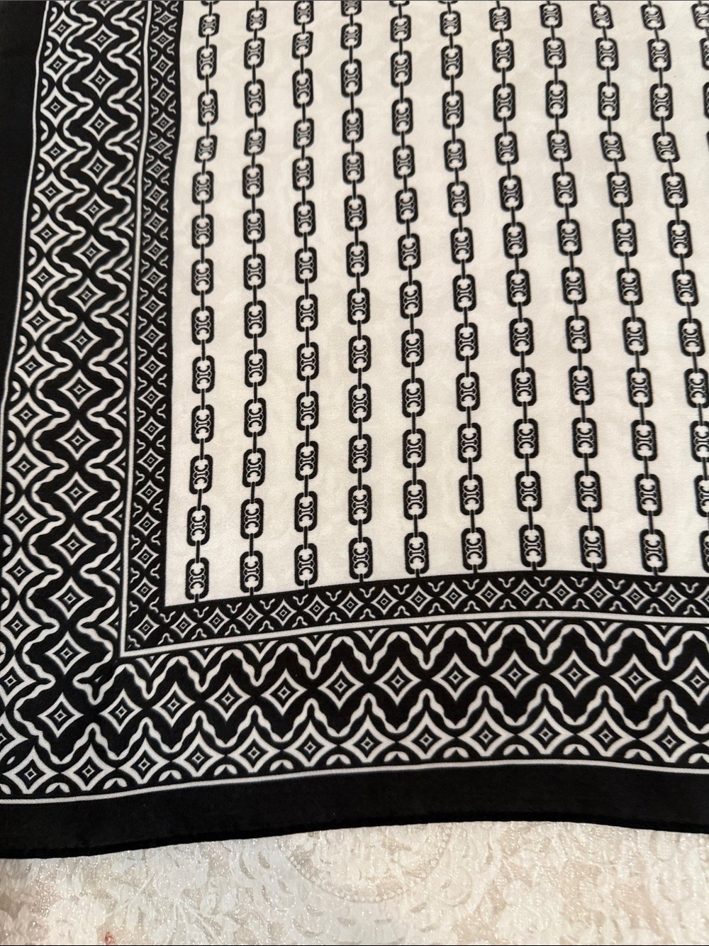 Black and White Geometric polyester Scarf - Picture 4 of 16